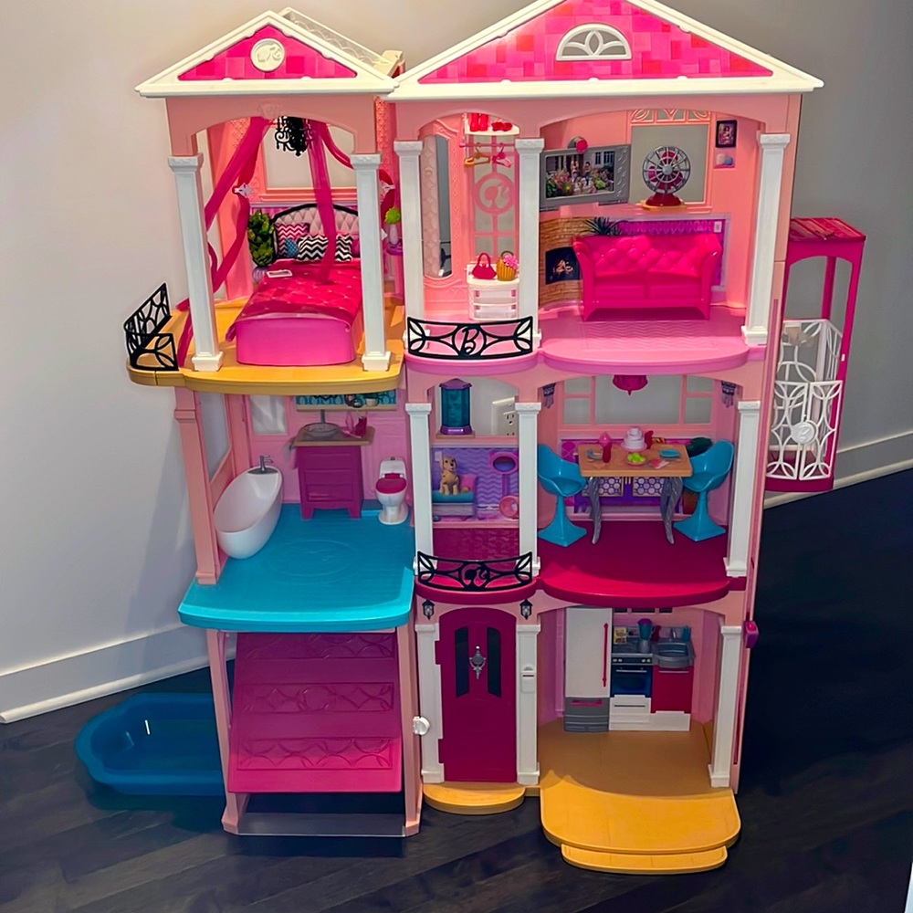 BARBIE DREAMHOUSE